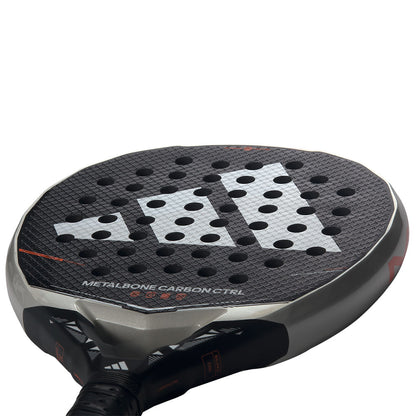 Adidas – Metalbone Carbon Ctrl 2026